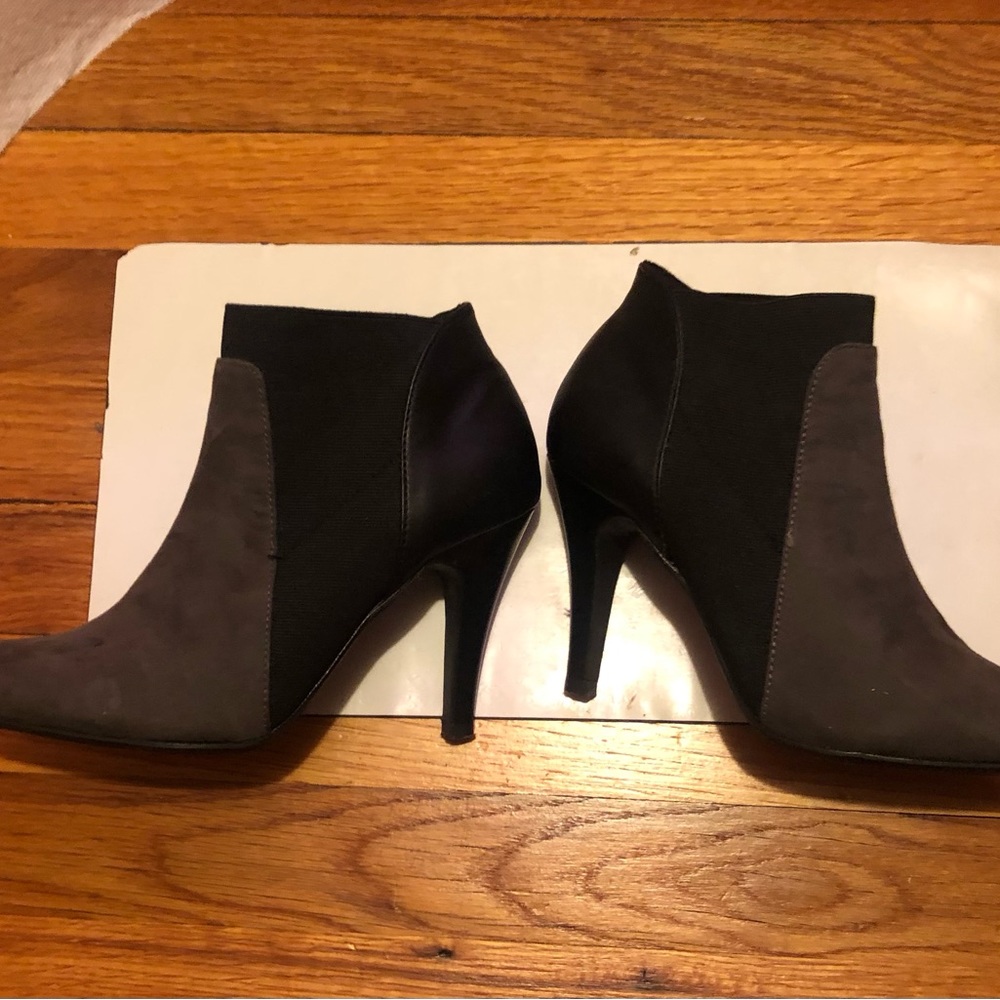 MADELEINE GREY/BLACK BOOTIES 3 inch spike heel too cute EXCELLENT like new Sz7.5